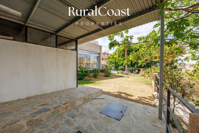 Foto e8cf7fe4-7532-482e-8593-e6bd7c52222a. Chalet villa exclusiva con licencia de turismo de 4 dormitorios y 4 baños con piscina y vistas al mar y montaña en coveta fumá, el campel en Campello (el)