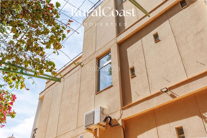 Foto efc55866-6613-4bd6-ad82-235e4659e437. Chalet villa exclusiva con licencia de turismo de 4 dormitorios y 4 baños con piscina y vistas al mar y montaña en coveta fumá, el campel en Campello (el)