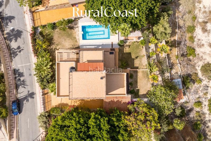 Foto faf82868-9f57-4899-b185-e7a991c3c00c. Chalet villa exclusiva con licencia de turismo de 4 dormitorios y 4 baños con piscina y vistas al mar y montaña en coveta fumá, el campel en Campello (el)