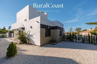 Casa adossada  Garrofer. Chalet pareado, moderno, 3 habitaciones, 2 baños, piscina comuni