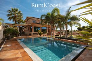 Chalet  Calle cactus. Chalet de lujo, parcela 1050m2, 4 habitaciones, 4 baños, gimnasi