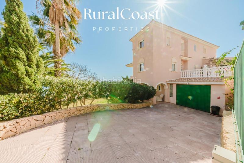 Foto 0b6987c4-4618-41ec-b89d-fc4ceb513446. Chalet avec chauffage parking piscine dans Pueblo Español-Coveta Fumá Campello (el)