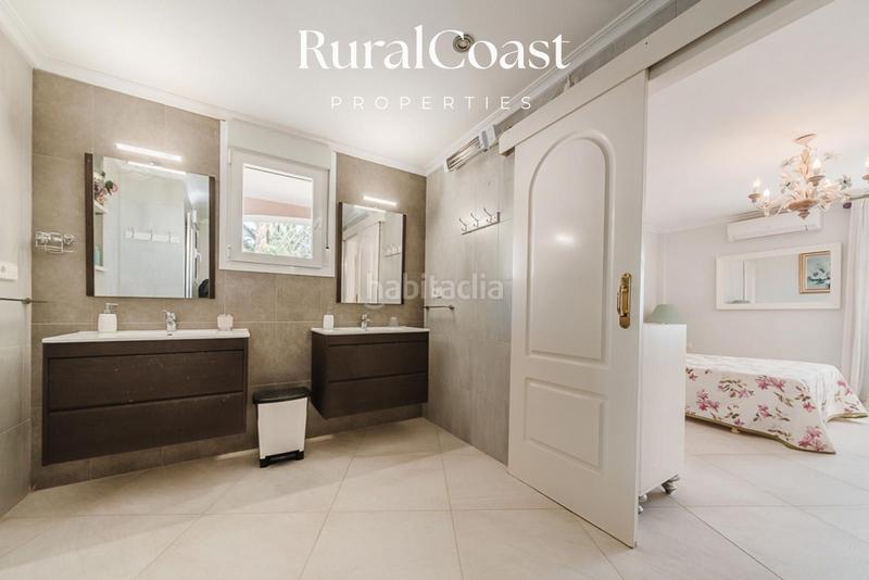 Foto 0f2bac9b-8aaf-4696-8229-5b39eae592e9. Chalet avec chauffage parking piscine dans Pueblo Español-Coveta Fumá Campello (el)