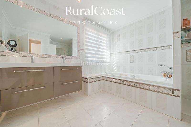 Foto 2c6bb5ea-2692-412d-be2d-f43bf633eba7. Chalet avec chauffage parking piscine dans Pueblo Español-Coveta Fumá Campello (el)