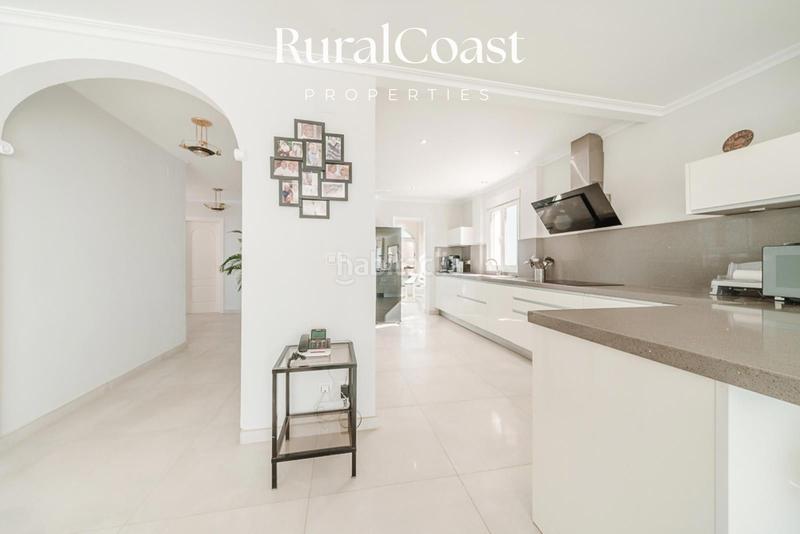 Foto b79e7970-0334-45ad-a390-507b37bb354d. Chalet avec chauffage parking piscine dans Pueblo Español-Coveta Fumá Campello (el)