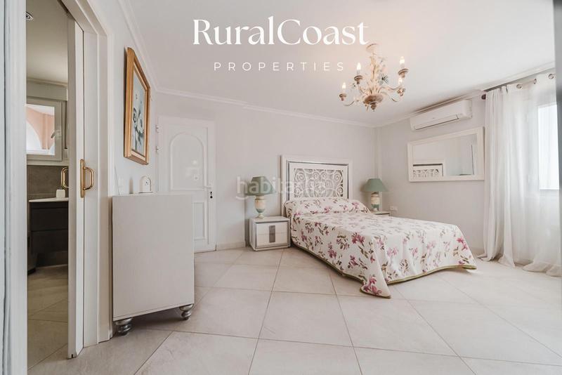 Foto c83486ce-d675-4d9d-89ad-87606b3e204e. Chalet avec chauffage parking piscine dans Pueblo Español-Coveta Fumá Campello (el)