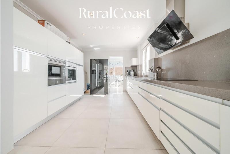 Foto eb896132-60a7-4c80-a768-0e0a375edfaf. Chalet avec chauffage parking piscine dans Pueblo Español-Coveta Fumá Campello (el)