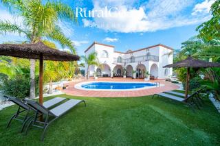 Chalet  Carrasqueta. Villa independiente, 1200m2 parcela, 310m2, 6 habitaciones, 5 ba