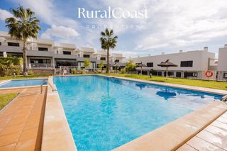 Casa adosada en Las sabinas 22. En alenda golf, casa adosada moderna, 200 m, 3 dormitorios, 2 ba