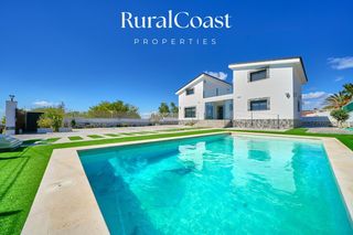 Chalet  Aitana. Chalet independiente, 161m2, 4 habitaciones, 3 baños, piscina, a