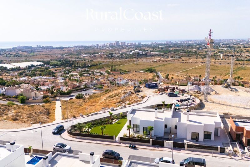 Foto e64d9a66-b5fa-48ee-8629-78c99e1778e3. Casa amb aparcament piscina a Bonalba-Cotoveta Mutxamel