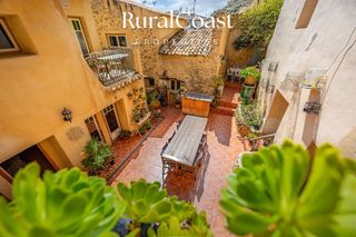 Casa  Raval. Casa rural tipo hotel, 7 amplias habitaciones con su baño comple