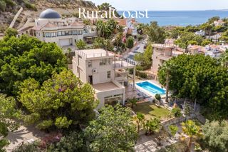 Chalet  Cordoba 9. Villa exclusiva con licencia de turismo de 4 dormitorios y 4 bañ