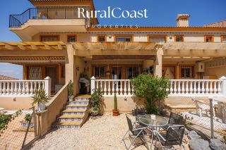 Maison jumelée  Comarques. Elegante vivienda con gran jardín, tres terrazas y vistas a la m