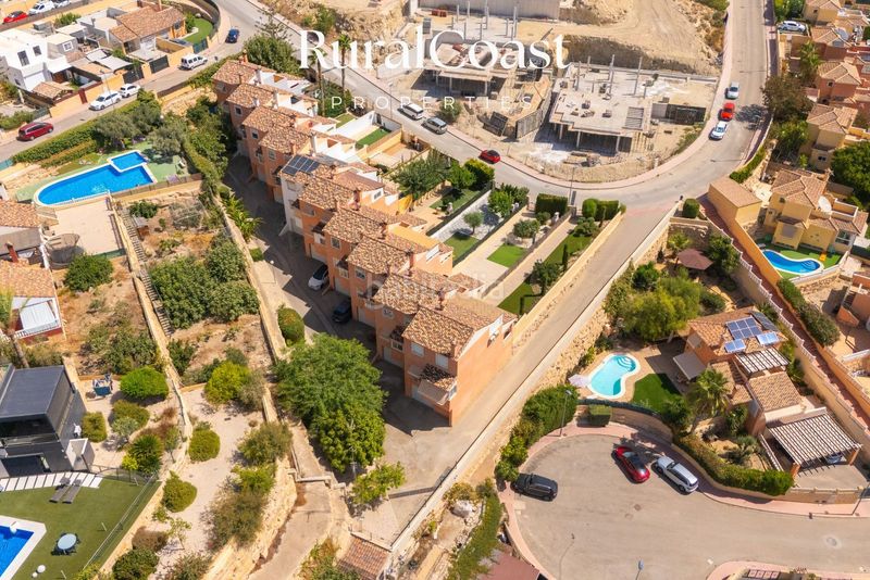 Foto af8354a8-f599-4a35-a737-16d4a2ea9522. Casa adossada amb calefacció aparcament piscina a Mutxamel