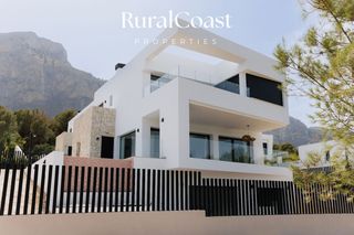 Xalet  Balcon de ponoig. Chalet independiente de diseño con 3 dormitorios, 2 baños, aparc