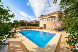 Chalet  Castellers. Chalet independiente, parcela 879m2, 4 habitaciones, 3 baños, te