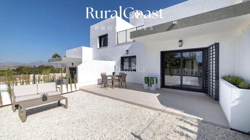 Foto ef7d47b2-48ad-446a-9e79-bfa9d87bc715. Chalet moderno chalet independiente . 3 habitaciones. 2 baños. garaje, piscina comunitaria y vistas a la montaña en Busot