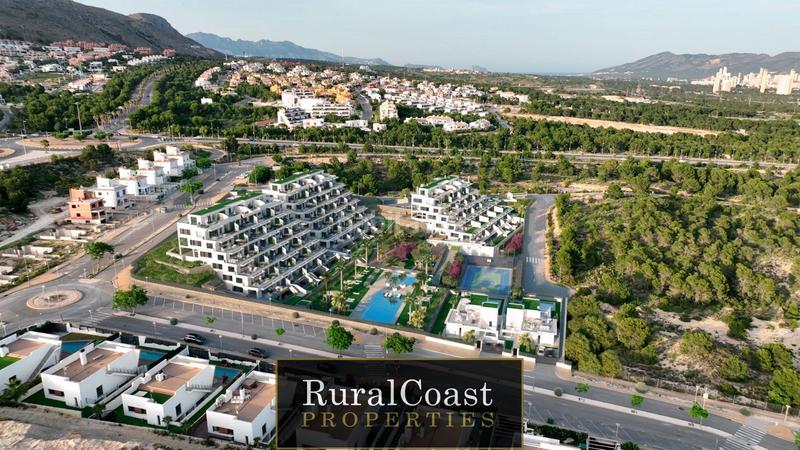 Foto 8b1e7a62-8ff6-44b8-81c3-7d61bb71af04. Dúplex espléndido piso . 2 habitaciones. 2 baños. piscina comunitaria y vistas al mar y montaña en Finestrat