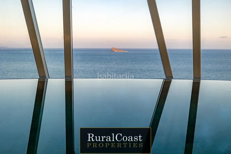 Foto 4d959eda-a42a-476a-87a2-ba40d7928ae5. Piso elegante piso en 1ra línea de playa . 2 habitaciones. 2 baños. piscina infinity y espectaculares vistas al mar en Benidorm