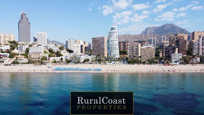 Foto 8c78db71-ad9e-4d6b-bfad-0843b2528b8d. Piso elegante piso en 1ra línea de playa . 2 habitaciones. 2 baños. piscina infinity y espectaculares vistas al mar en Benidorm