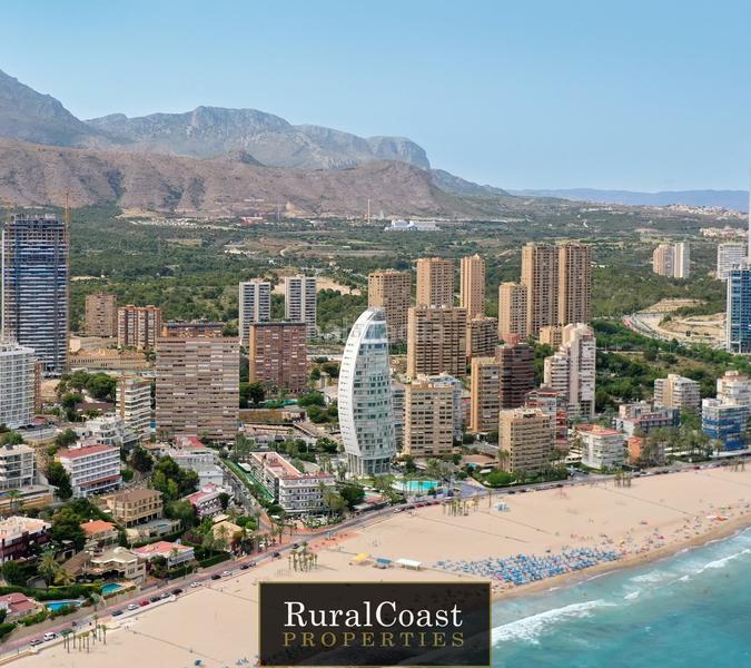 Foto afff08f6-3b94-40df-a65f-684623b6dc72. Piso elegante piso en 1ra línea de playa . 2 habitaciones. 2 baños. piscina infinity y espectaculares vistas al mar en Benidorm