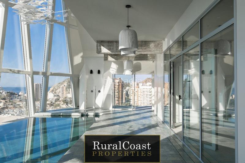 Foto c4a3a4bc-f9f5-486b-8b42-1ed09fad759f. Piso elegante piso en 1ra línea de playa . 2 habitaciones. 2 baños. piscina infinity y espectaculares vistas al mar en Benidorm