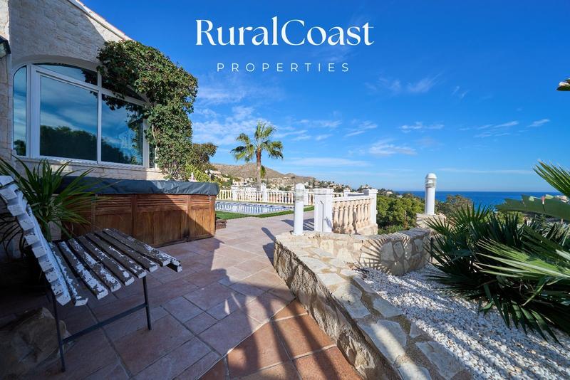 Foto cbdd3180-2152-4cad-8fdc-8634e43998e7. Chalet with pool in Pueblo Español-Coveta Fumá Campello (el)