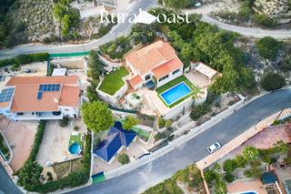 Chalet in Pueblo Español-Coveta Fumá. Encantadora villa con vistas al mar en coveta fumá, el campello