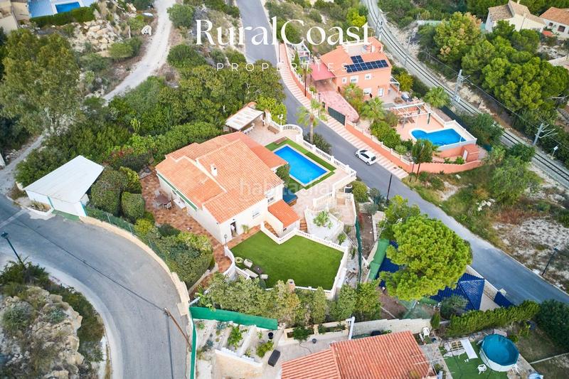 Foto fc6e803f-1a70-4623-850b-0647a36bb0d9. Chalet with pool in Pueblo Español-Coveta Fumá Campello (el)