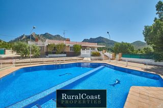 Chalet  Els planets. Amplio chalet indep. 419m2, 12.468m2  parcela, 5 dormitorios, 3