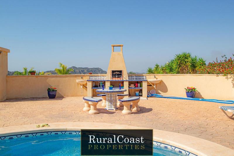 Foto b29754ad-895e-4e4a-804b-40facb677db1. Chalet encantador chalet rústico independiente de 110 m2 con una parcela rustica de 21517 m2, 1 habitación, piscina y vistas a la montañ en Xixona