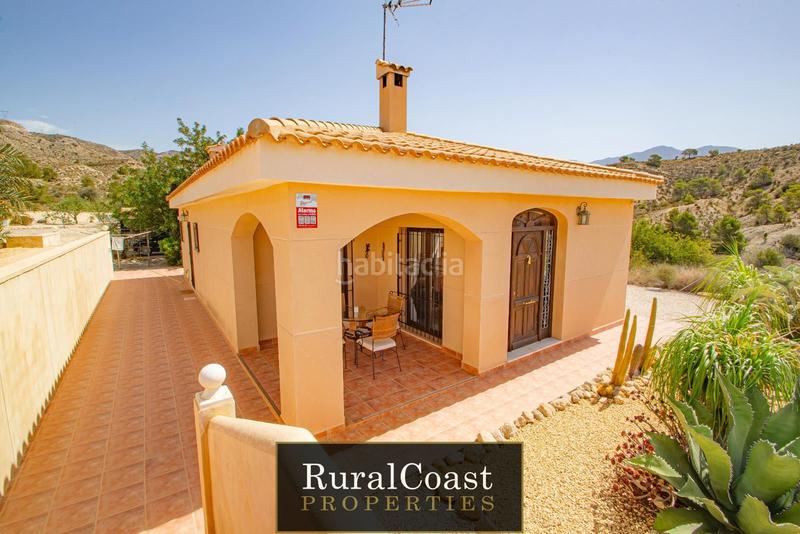 Foto b4b58046-c059-494a-9bf3-eace2aa10a6f. Chalet encantador chalet rústico independiente de 110 m2 con una parcela rustica de 21517 m2, 1 habitación, piscina y vistas a la montañ en Xixona
