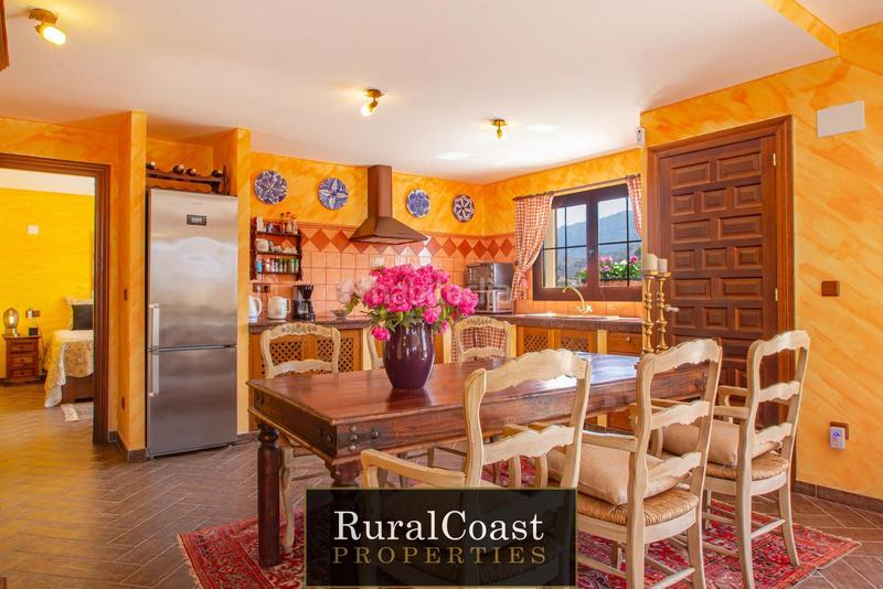 Foto d8be62a8-8e24-40b8-ae31-ace2b4e885ed. Chalet encantador chalet rústico independiente de 110 m2 con una parcela rustica de 21517 m2, 1 habitación, piscina y vistas a la montañ en Xixona