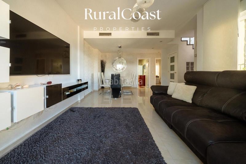Foto 867ba977-78ea-4d77-b427-bb55d65bd7f5. Casa chalet adosado reformado, 184m2, 4 habitaciones, 2 baños, aa, calefacción, piscina, el campello. en Campello (el)