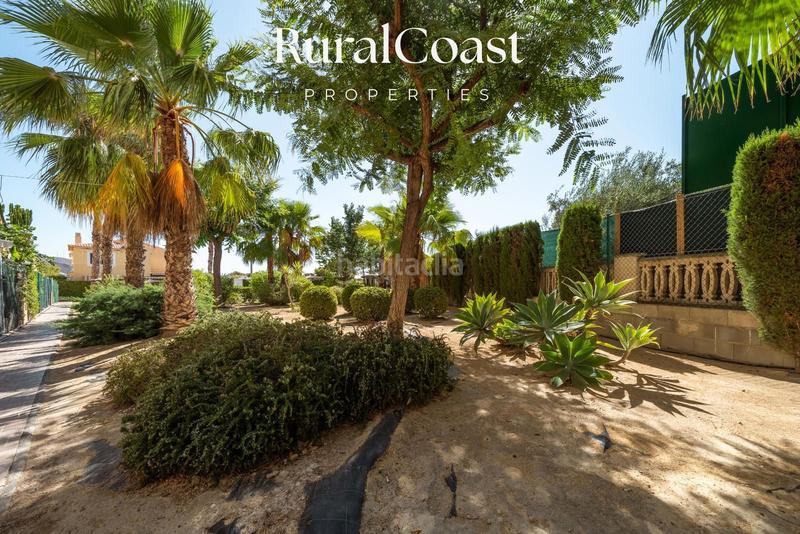 Foto b0ebb7a4-8c3b-4f4b-888e-6e4410993e51. Casa chalet adosado reformado, 184m2, 4 habitaciones, 2 baños, aa, calefacción, piscina, el campello. en Campello (el)