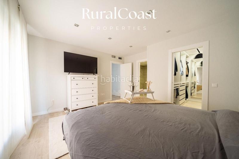 Foto b69b2468-3f71-4dde-8c8e-2bbac33a32ff. Casa chalet adosado reformado, 184m2, 4 habitaciones, 2 baños, aa, calefacción, piscina, el campello. en Campello (el)