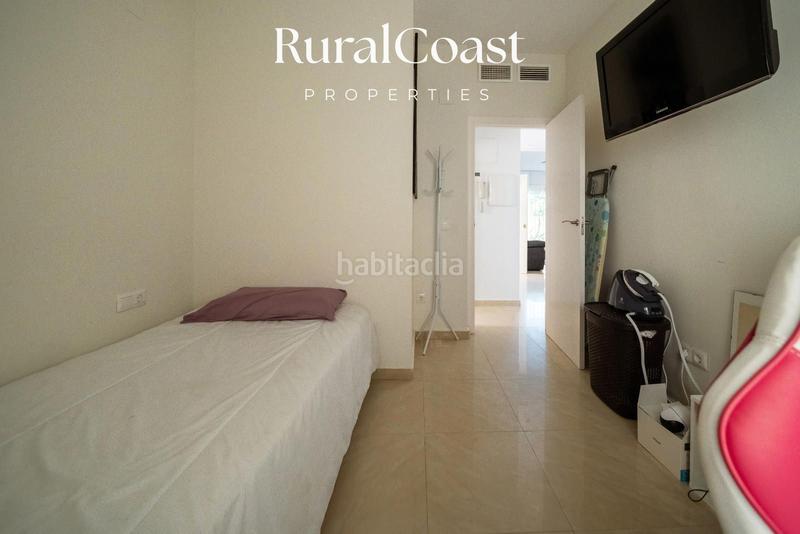 Foto be797e36-8268-4d29-a418-b861597b1d5b. Casa chalet adosado reformado, 184m2, 4 habitaciones, 2 baños, aa, calefacción, piscina, el campello. en Campello (el)