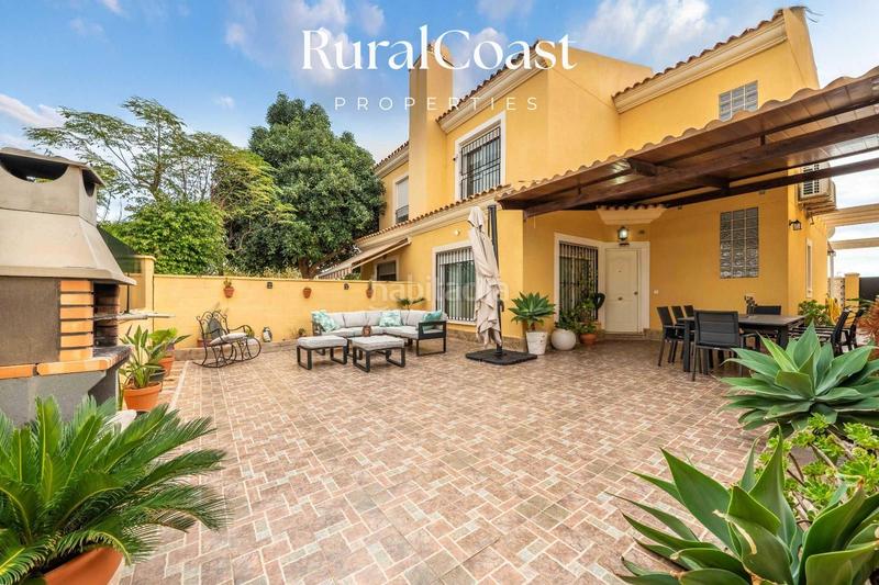 Foto bec36395-2f48-4526-a2b0-21abbe721ab4. Casa chalet adosado reformado, 184m2, 4 habitaciones, 2 baños, aa, calefacción, piscina, el campello. en Campello (el)