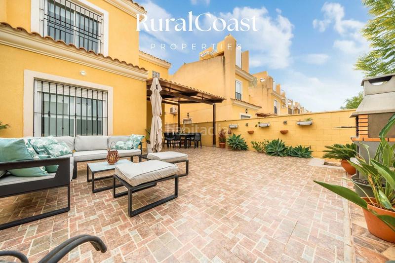 Foto c55d90dc-53d9-45fa-a38a-3fbde219855a. Casa chalet adosado reformado, 184m2, 4 habitaciones, 2 baños, aa, calefacción, piscina, el campello. en Campello (el)