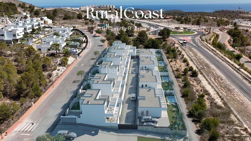 Foto 391954dc-782a-4aeb-95d8-a8fdeb4e102c. Chalet avec chauffage parking piscine dans balcón de Finestrat-terra marina Finestrat