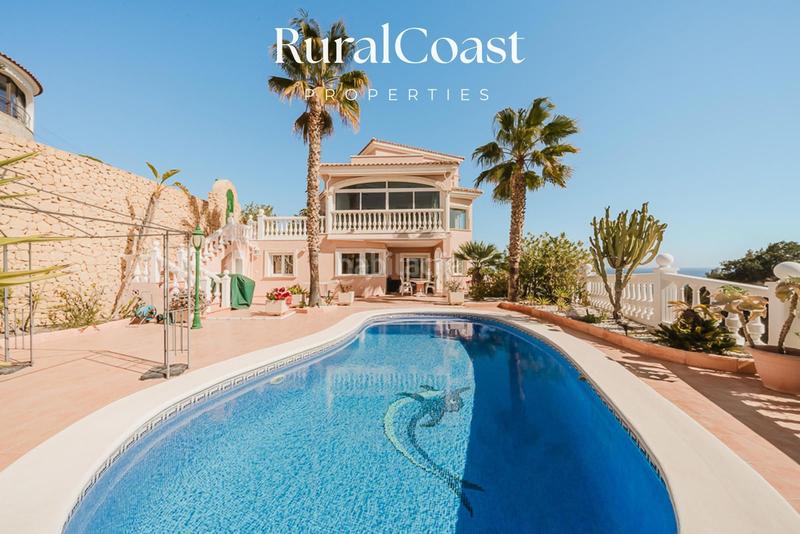 Foto 4bf58160-f52b-46e6-9eb3-c97425e2553a. Chalet magnífico chalet independiente en coveta fuma. 5 habitaciones. 4 baños. piscina y vistas al mar en Campello (el)