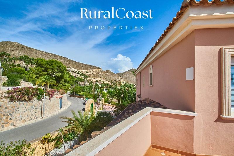 Foto a89a85a3-900e-491f-a703-726b1b30256c. Chalet magnífico chalet independiente en coveta fuma. 5 habitaciones. 4 baños. piscina y vistas al mar en Campello (el)