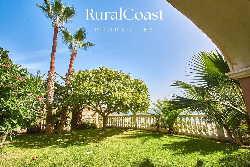 Foto d793185b-5e92-4f1e-ac84-eb9eac425822. Chalet magnífico chalet independiente en coveta fuma. 5 habitaciones. 4 baños. piscina y vistas al mar en Campello (el)