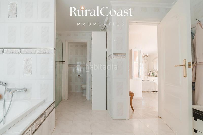 Foto e767ca30-3258-498c-8573-866e2d5b6d3e. Chalet magnífico chalet independiente en coveta fuma. 5 habitaciones. 4 baños. piscina y vistas al mar en Campello (el)