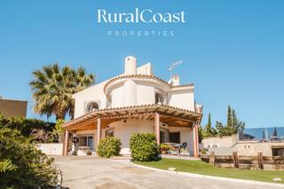 Chalet  Benifato. Fantástica villa con piscina infinita y vistas al mar en venta l