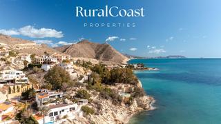 Xalet  Avenida d'amèrica, 14. Villa de lujo en primera linea de mar en coveta fumá con piscina