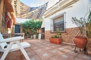 Casa adossada  Les marines. Gran adosado en el pueblo de busot, 4 habitaciones, 2 baños, 105