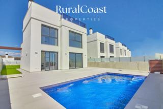 Chalet  Cotoveta. Chalet independiente de 118m2 en el campello. piscina privada y