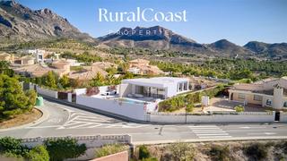 Xalet a Sierra bernia 13. Chalet independiente moderno, 3 habitaciones, 3 baños, parcela d